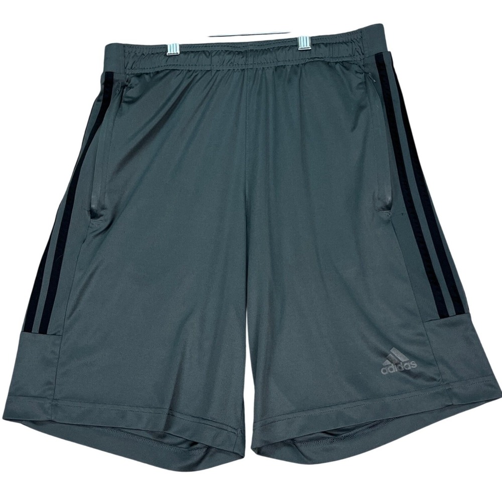 Adidas AeroReady Shorts Men 28 Gray Elastic Waist 3 Stripe‎ Athletic Pockets EUC